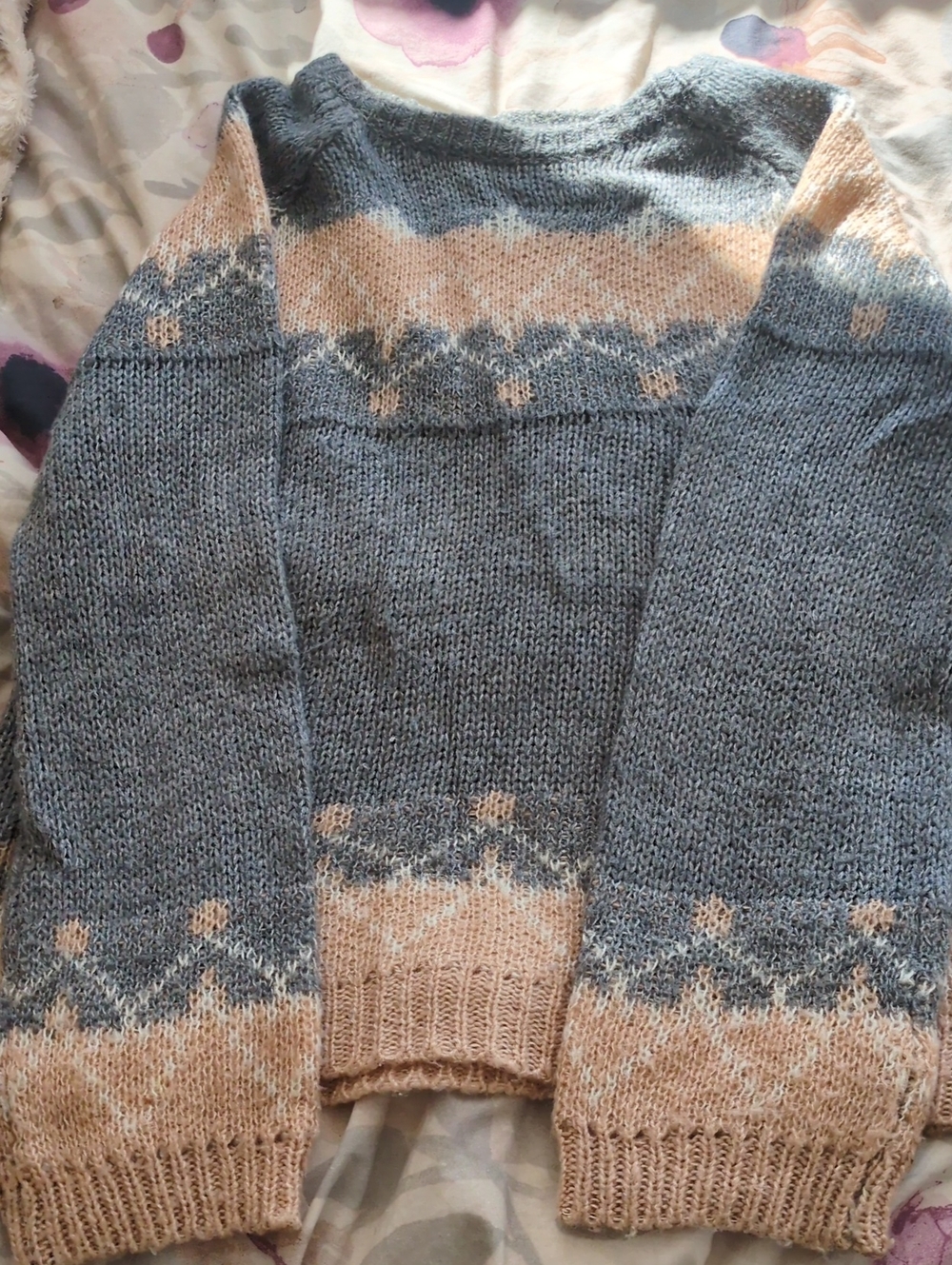 Women's Gray and Cream Knit Sweater